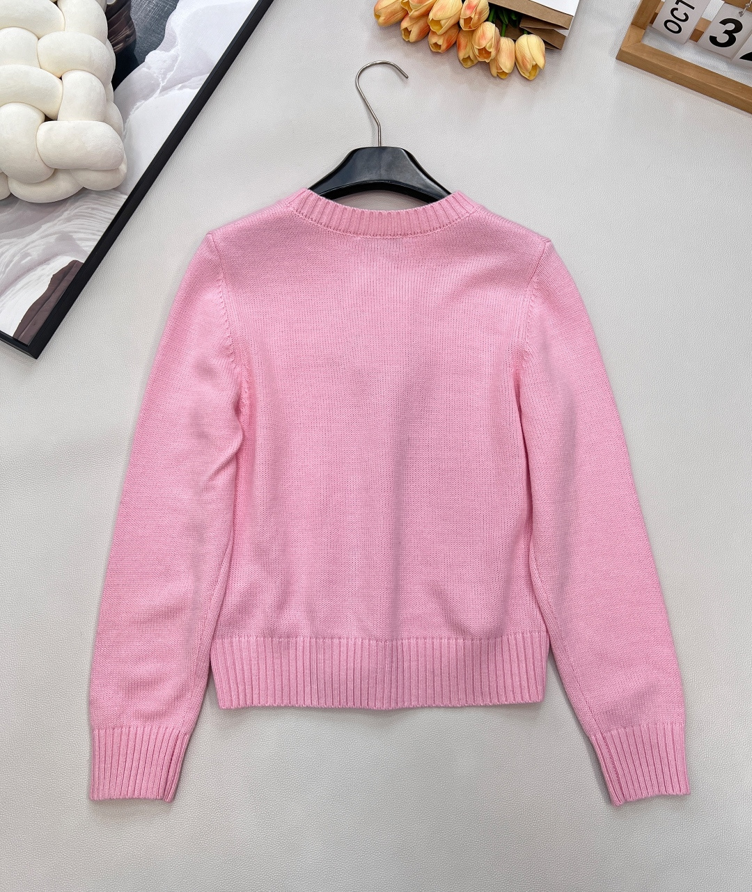 🆕 DIOR 经典款字母提花羊毛针织衫毛衣星光织就的温柔，优雅与浪漫的邂逅以细腻的羊毛羊绒面料与精致的字