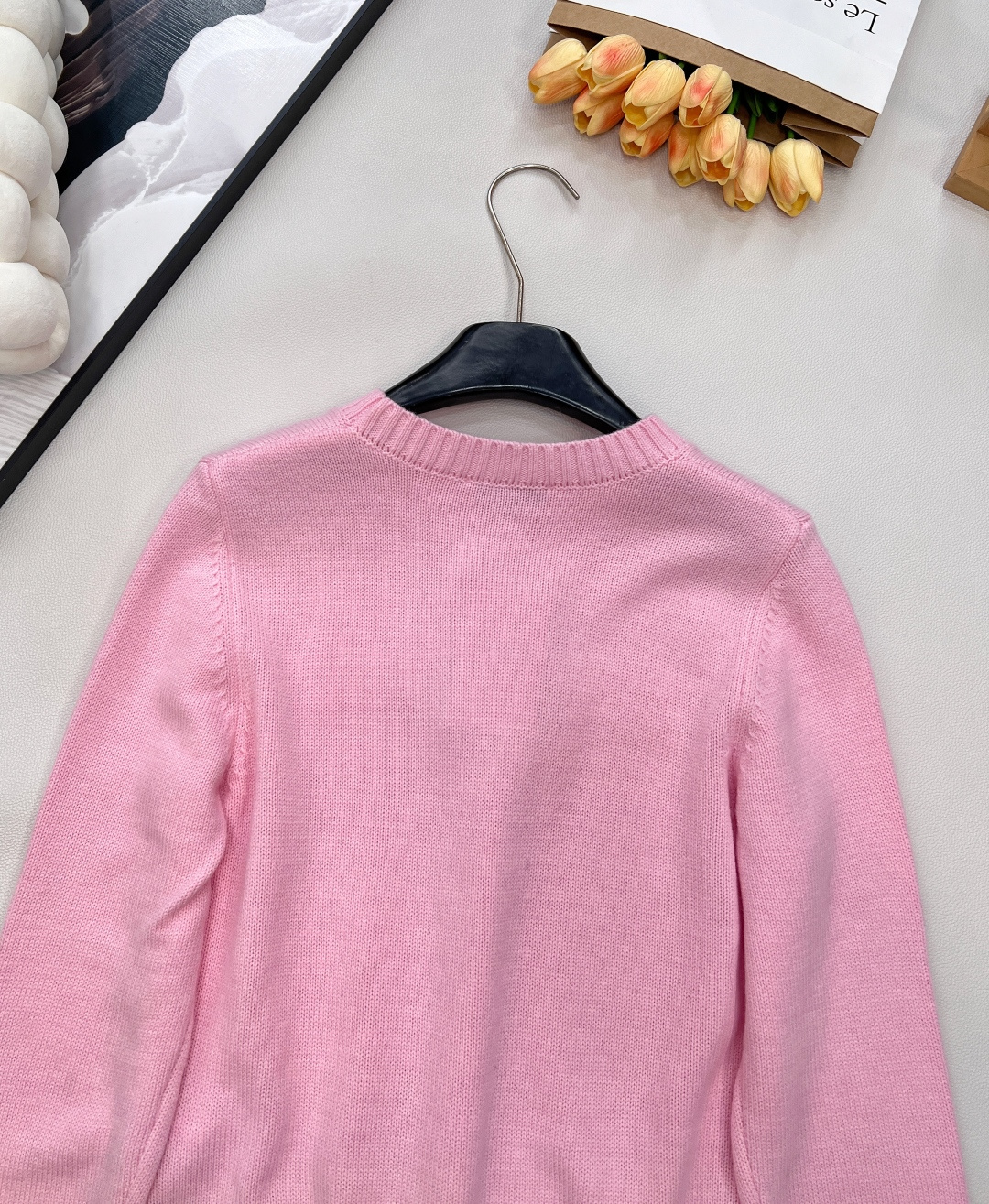 🆕 DIOR 经典款字母提花羊毛针织衫毛衣星光织就的温柔，优雅与浪漫的邂逅以细腻的羊毛羊绒面料与精致的字