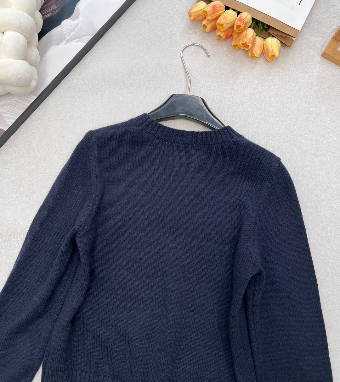 🆕 DIOR 经典款字母提花羊毛针织衫毛衣星光织就的温柔，优雅与浪漫的邂逅以细腻的羊毛羊绒面料与精致的字