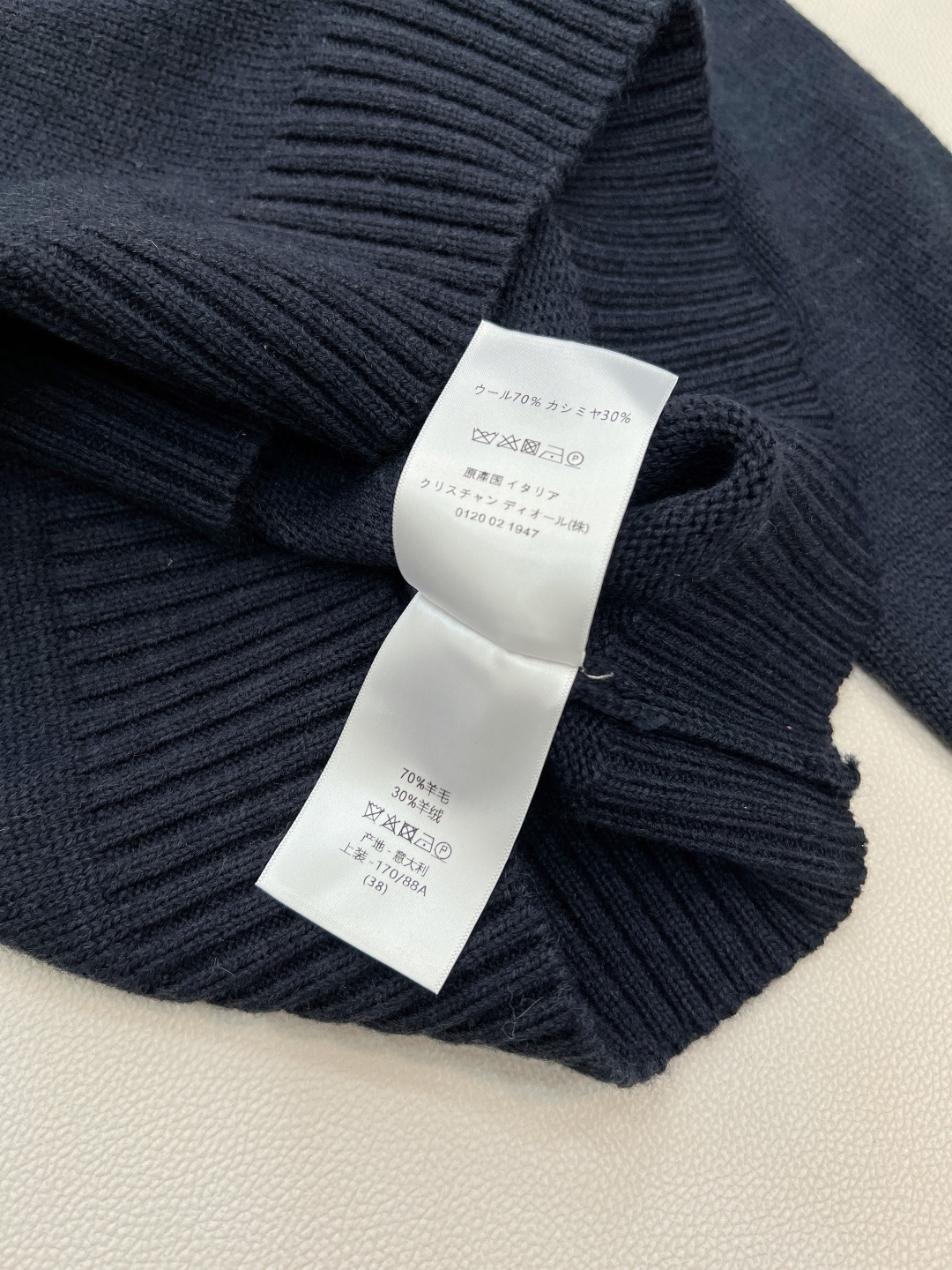 🆕 DIOR 经典款字母提花羊毛针织衫毛衣星光织就的温柔，优雅与浪漫的邂逅以细腻的羊毛羊绒面料与精致的字