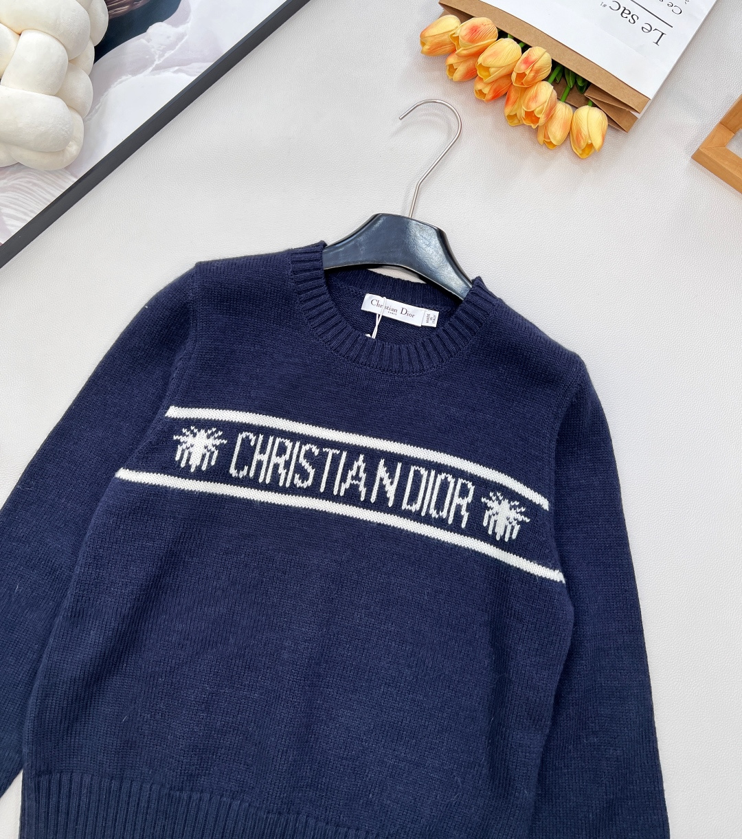 🆕 DIOR 经典款字母提花羊毛针织衫毛衣星光织就的温柔，优雅与浪漫的邂逅以细腻的羊毛羊绒面料与精致的字