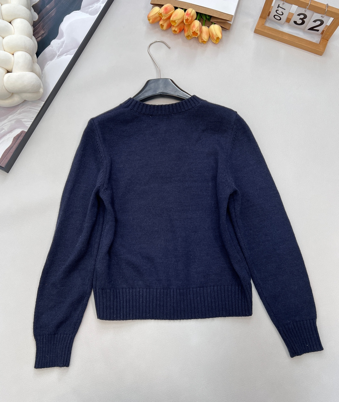 🆕 DIOR 经典款字母提花羊毛针织衫毛衣星光织就的温柔，优雅与浪漫的邂逅以细腻的羊毛羊绒面料与精致的字