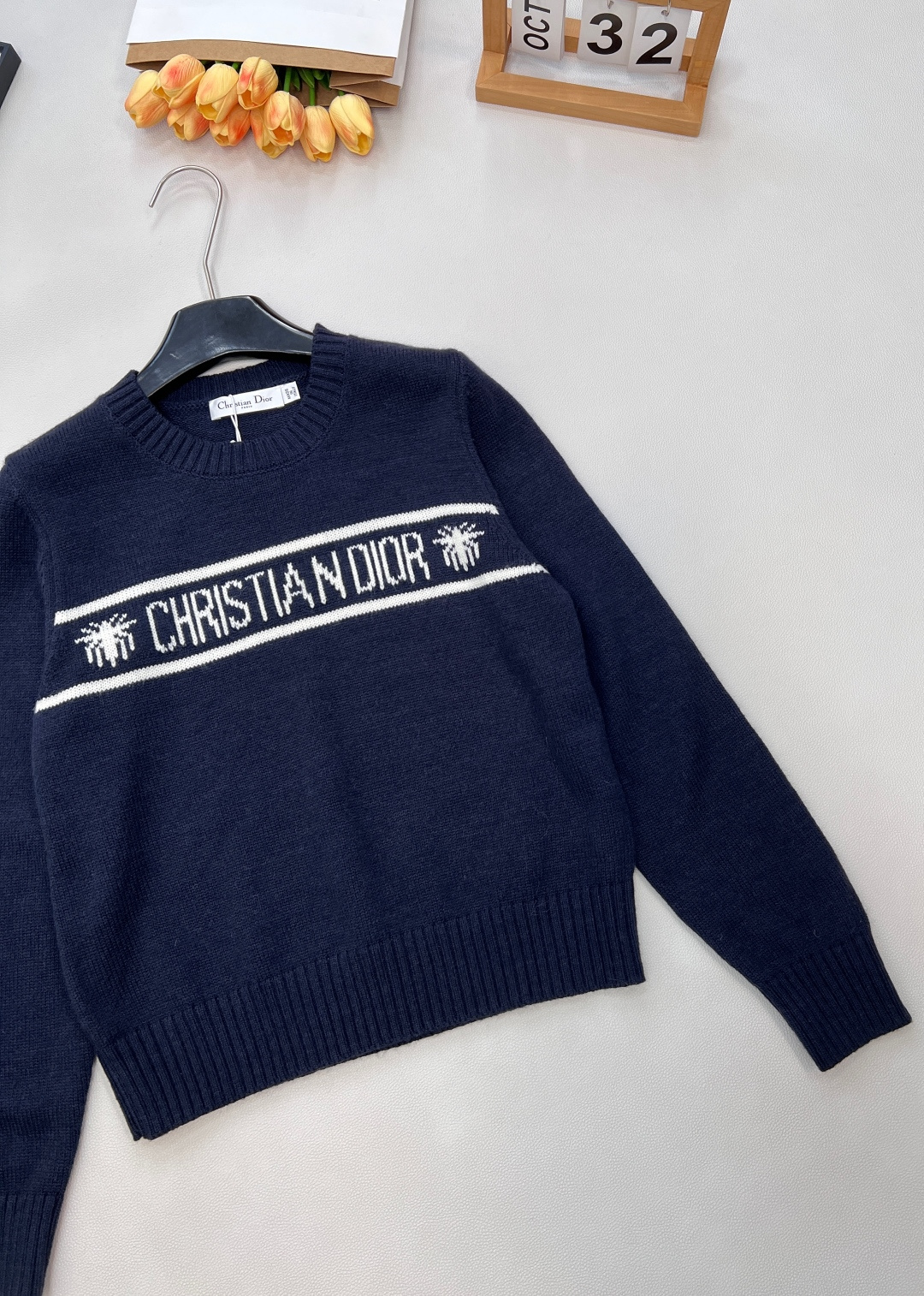 🆕 DIOR 经典款字母提花羊毛针织衫毛衣星光织就的温柔，优雅与浪漫的邂逅以细腻的羊毛羊绒面料与精致的字