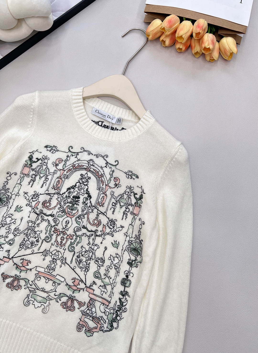 🆕 DIOR 限定巴洛克花园刺绣羊毛羊绒衣油画般梦幻色彩 精致且百搭 迪奥冬日花园系列 以匠心重绎自然灵