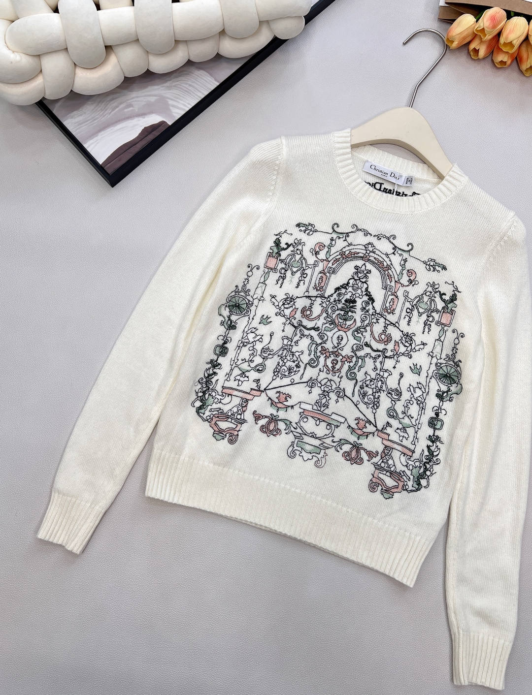 🆕 DIOR 限定巴洛克花园刺绣羊毛羊绒衣油画般梦幻色彩 精致且百搭 迪奥冬日花园系列 以匠心重绎自然灵