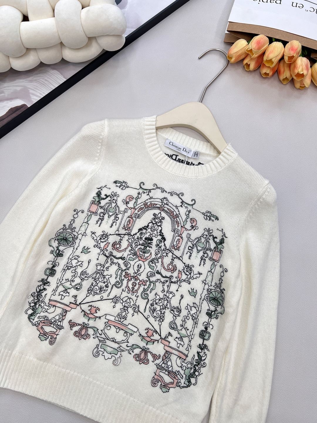 🆕 DIOR 限定巴洛克花园刺绣羊毛羊绒衣油画般梦幻色彩 精致且百搭 迪奥冬日花园系列 以匠心重绎自然灵