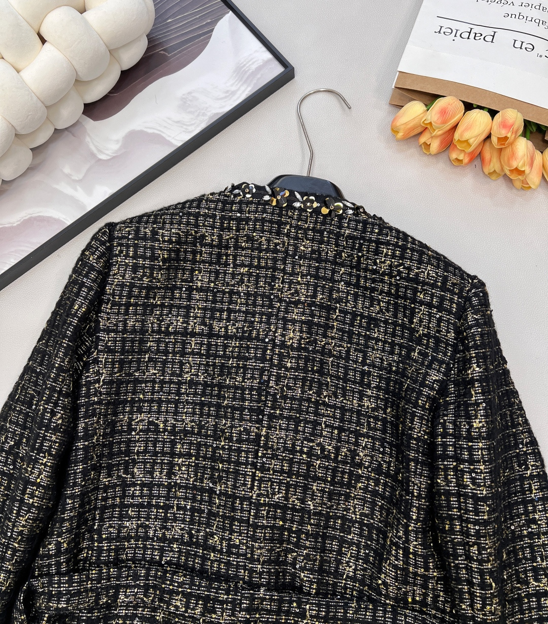 🆕Chanel2025新款圆领洋装钉珠亮片捆边外套定制YB进口粗纺羊毛呢材质 质感高级 品相十足 圆领洋
