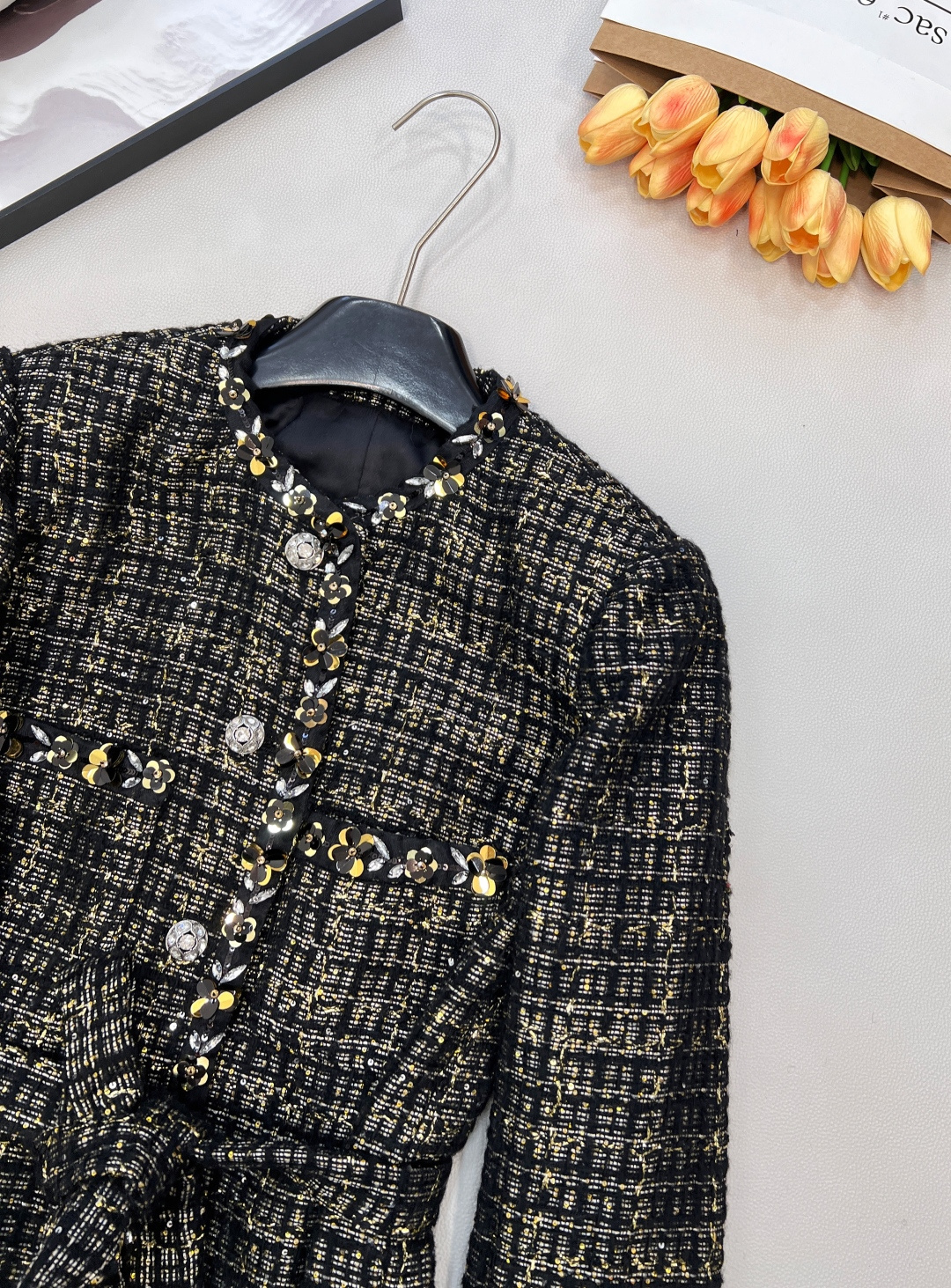 🆕Chanel2025新款圆领洋装钉珠亮片捆边外套定制YB进口粗纺羊毛呢材质 质感高级 品相十足 圆领洋