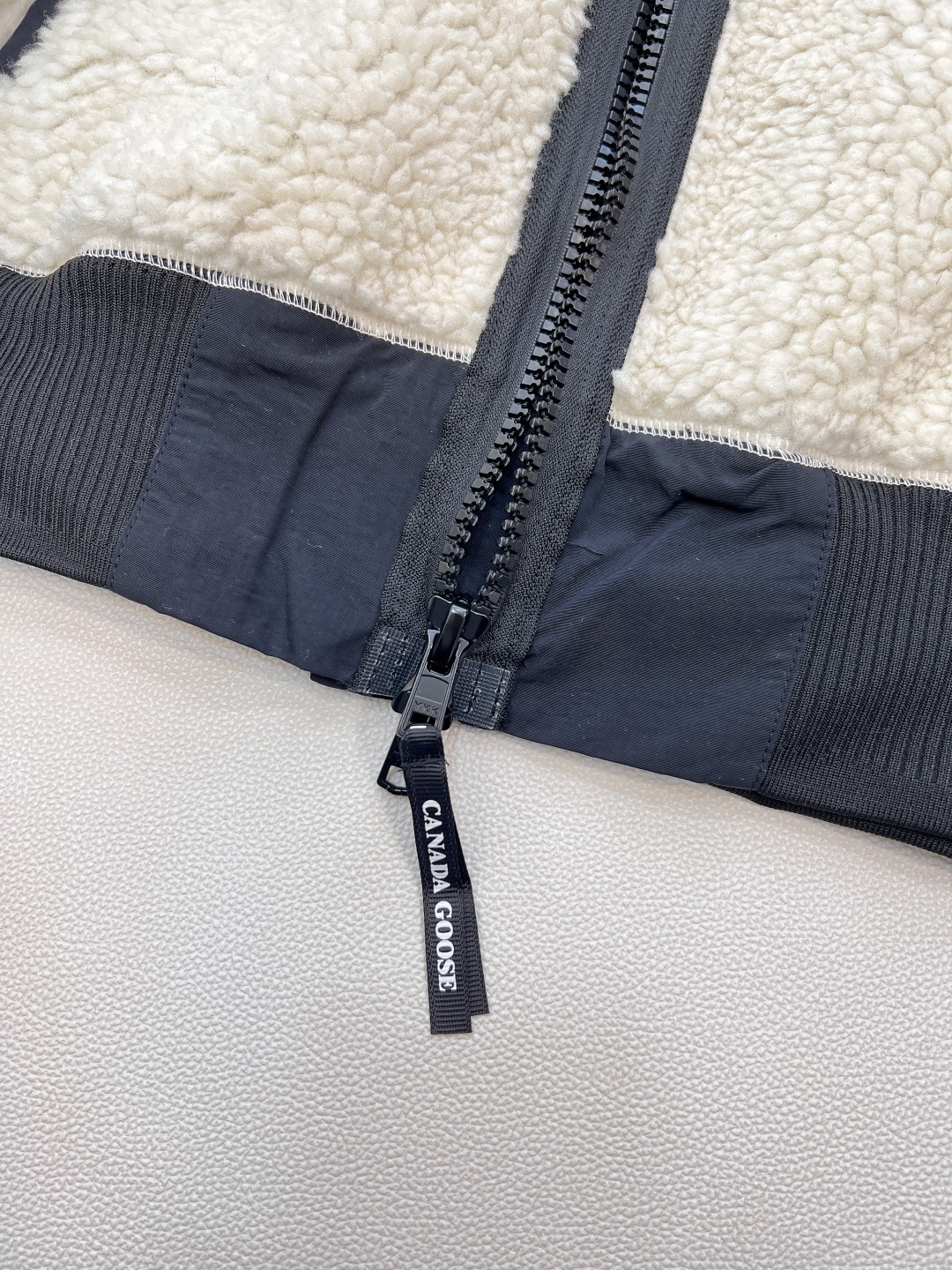 🆕 CANADA GOOSE 加拿大鹅 Simcoe拼接羊羔绒外套连帽毛羔又乖又萌 手臂定制刺绣章仔 既