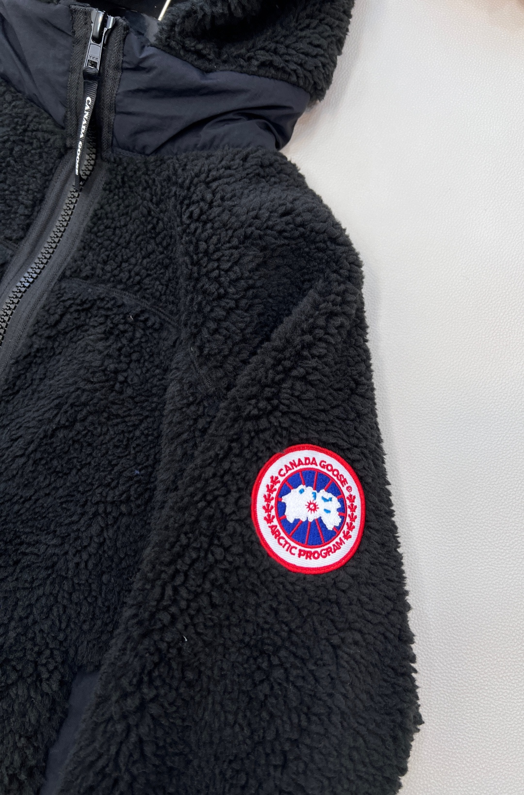 🆕 CANADA GOOSE 加拿大鹅 Simcoe拼接羊羔绒外套连帽毛羔又乖又萌 手臂定制刺绣章仔 既