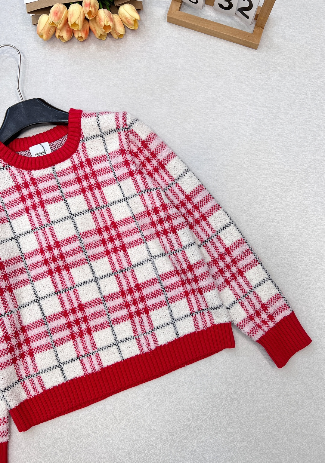 🆕Burberry 2025新款针织圆领针织长袖衫，格纹软糯，松弛感里的高级甜酷，经典格纹撞上软糯针织，