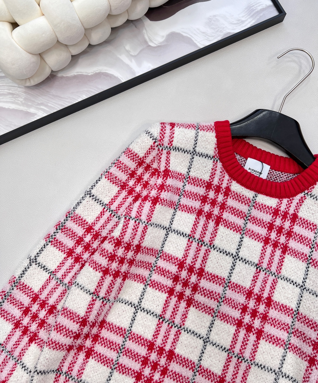 🆕Burberry 2025新款针织圆领针织长袖衫，格纹软糯，松弛感里的高级甜酷，经典格纹撞上软糯针织，