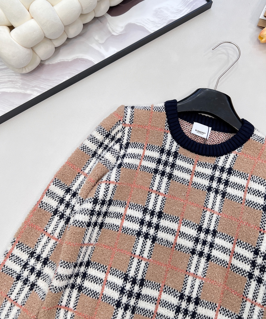 🆕Burberry 2025新款针织圆领针织长袖衫，格纹软糯，松弛感里的高级甜酷，经典格纹撞上软糯针织，