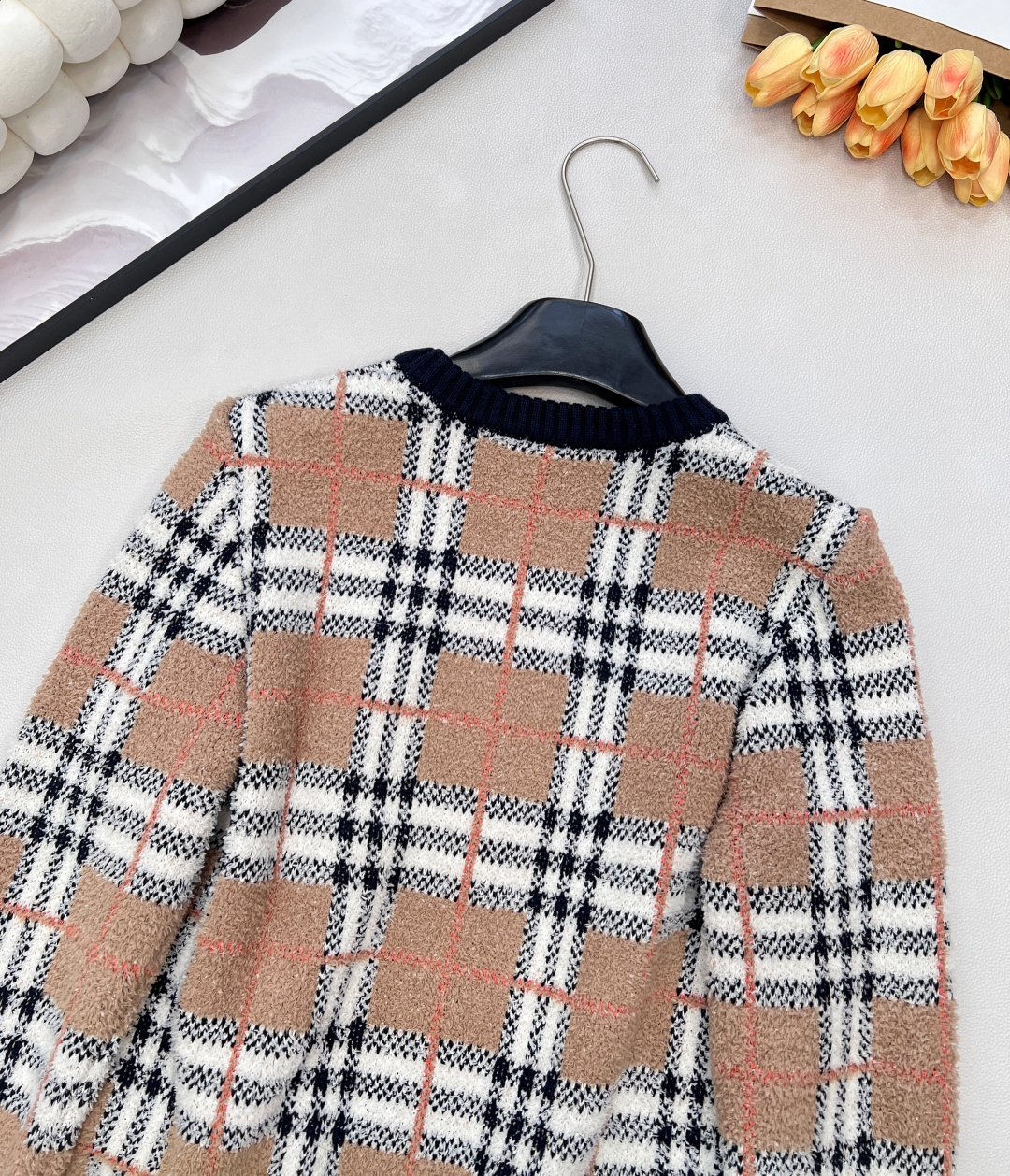 🆕Burberry 2025新款针织圆领针织长袖衫，格纹软糯，松弛感里的高级甜酷，经典格纹撞上软糯针织，