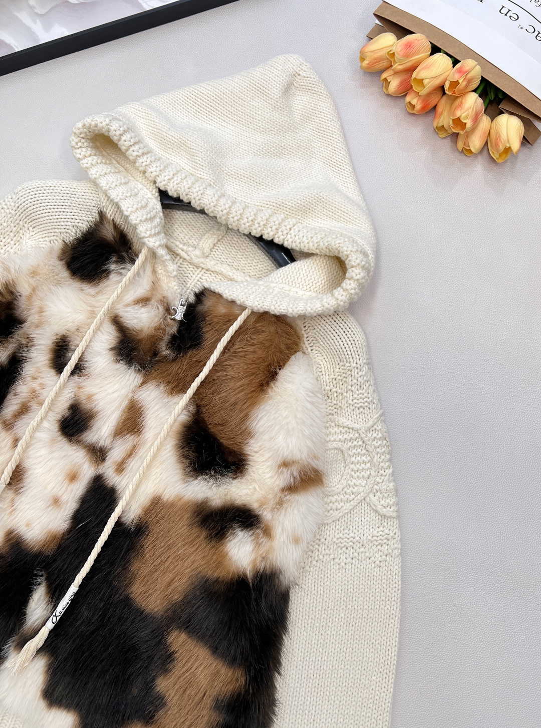 🆕CELINE新款连帽长袖针织衫，皮草拼接针织，奢感与温度的冬日狂想，复古赛琳的极简基因撞上皮草的奢美质