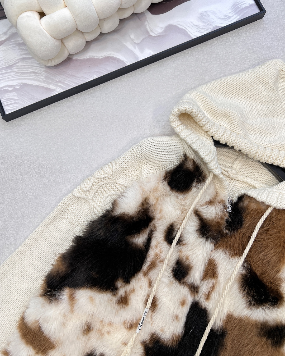 🆕CELINE新款连帽长袖针织衫，皮草拼接针织，奢感与温度的冬日狂想，复古赛琳的极简基因撞上皮草的奢美质