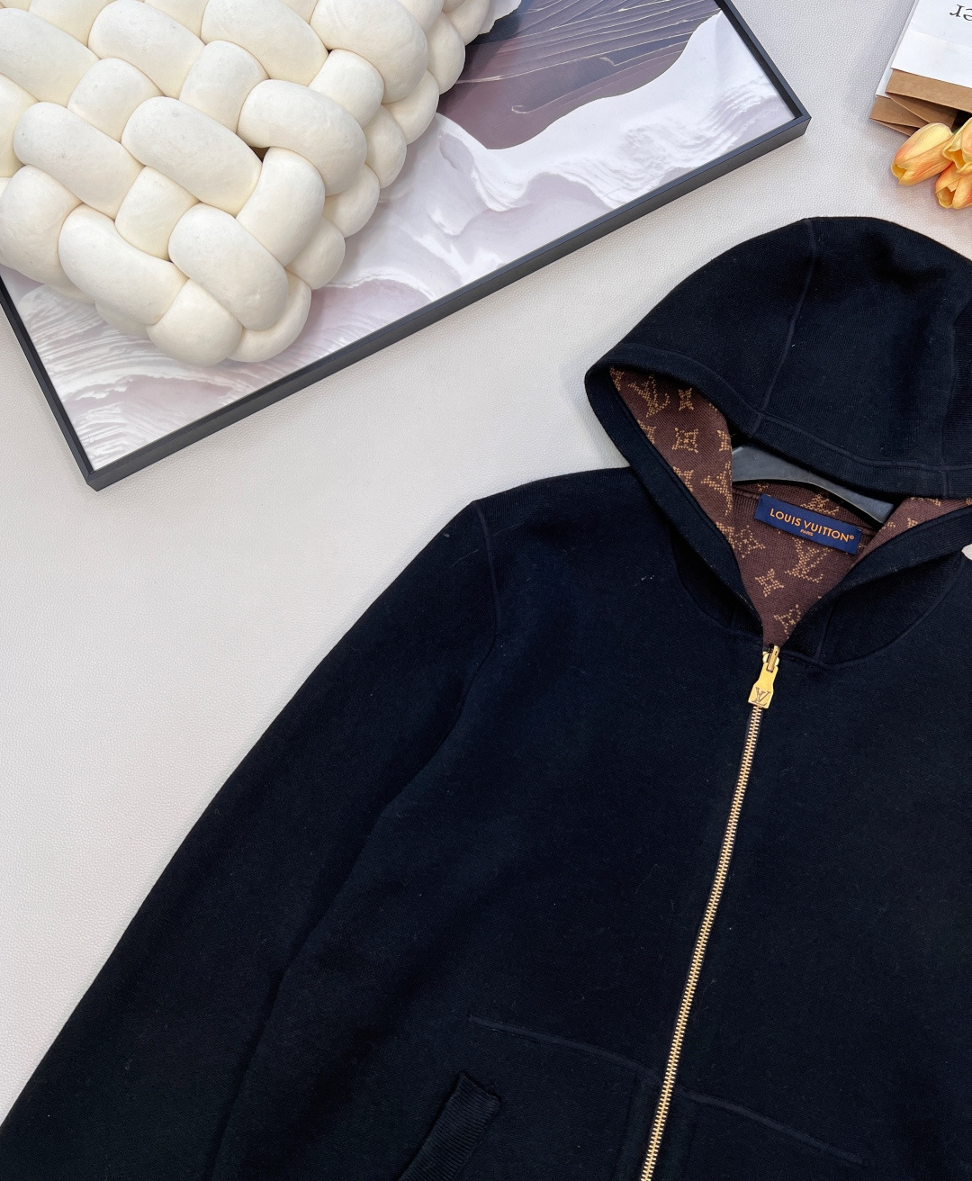 🆕Louis Vuitton25FW秋冬新款 MONOGRAM双面穿连帽开衫，羊毛针织的奢雅双面派，经典