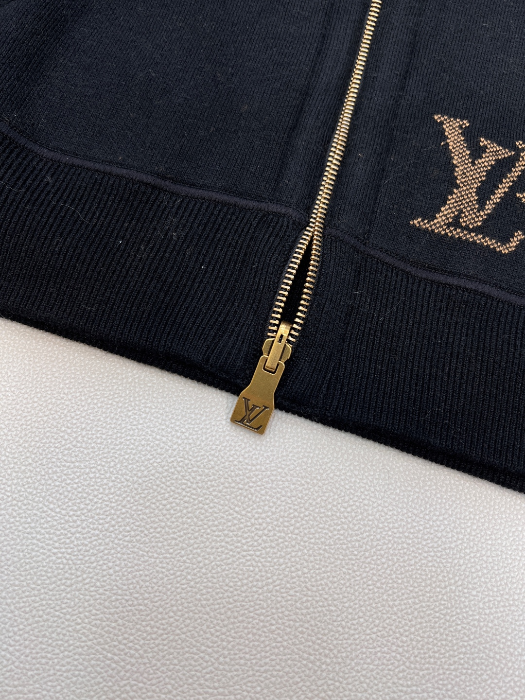 🆕Louis Vuitton25FW秋冬新款 MONOGRAM双面穿连帽开衫，羊毛针织的奢雅双面派，经典