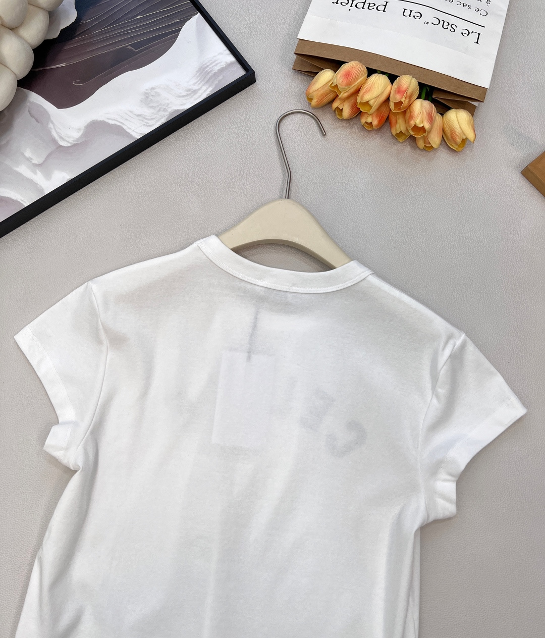 🆕CELINE26春夏新款CE字母印花正肩修身弹力短袖T恤，▪️高弹棉感爽滑细腻面料，柔软有质感，弹力大