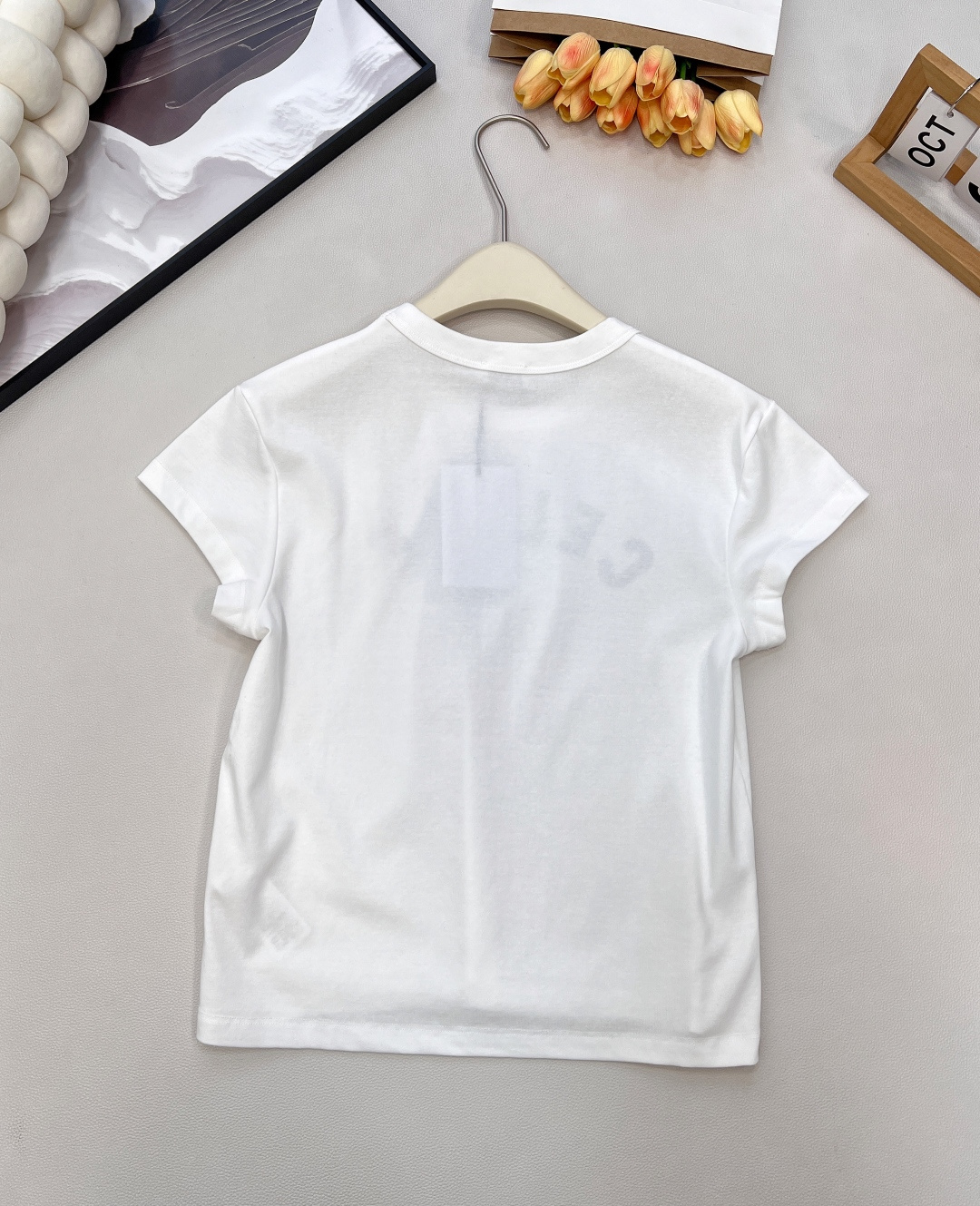 🆕CELINE26春夏新款CE字母印花正肩修身弹力短袖T恤，▪️高弹棉感爽滑细腻面料，柔软有质感，弹力大