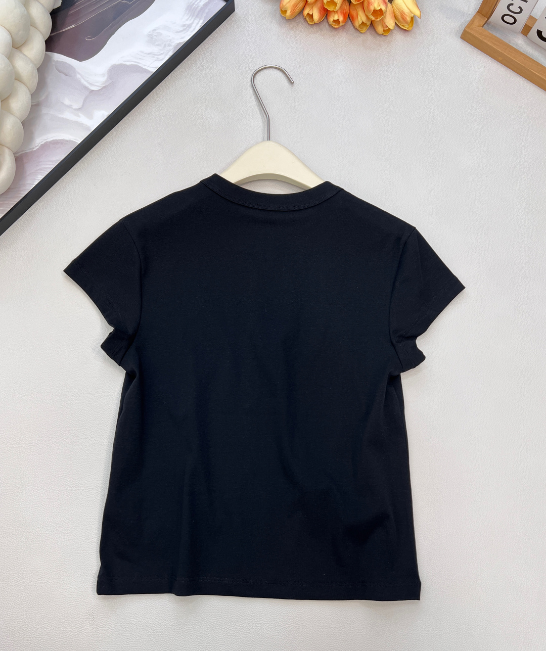 🆕CELINE26春夏新款CE字母印花正肩修身弹力短袖T恤，▪️高弹棉感爽滑细腻面料，柔软有质感，弹力大