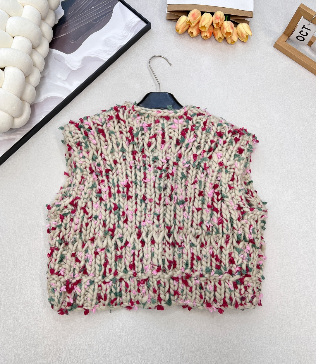 🆕Chanel25Fw秋冬新款复古粗针三粒扣背心马甲丨⚠独家高版出品！以米调为底，糅合绯红、柔粉、浅绿等