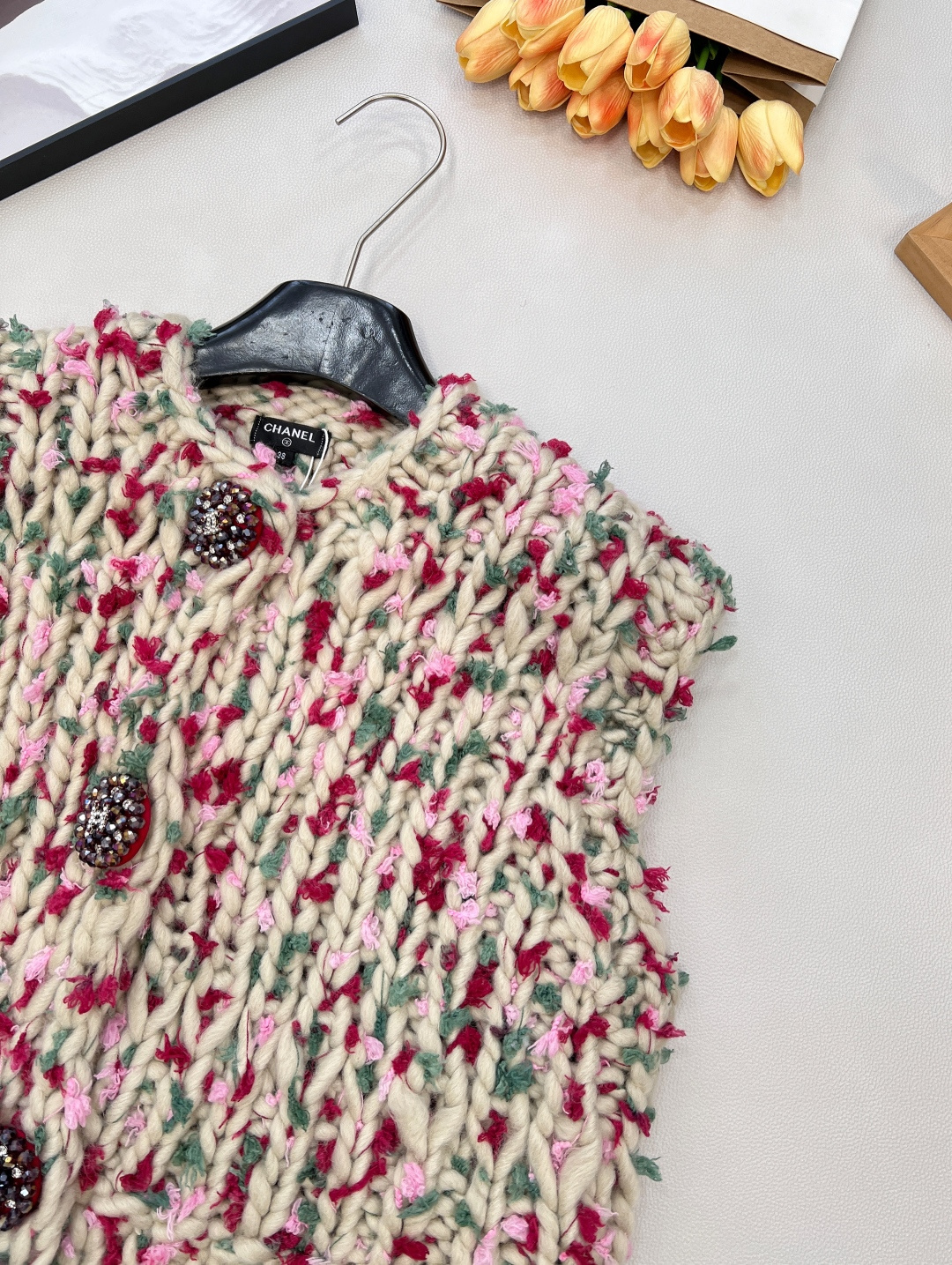 🆕Chanel25Fw秋冬新款复古粗针三粒扣背心马甲丨⚠独家高版出品！以米调为底，糅合绯红、柔粉、浅绿等