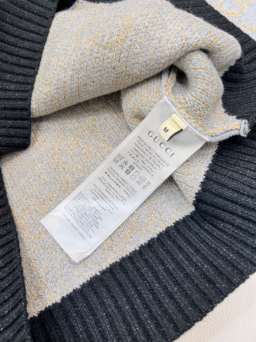 🆕 Gucci 撞色金丝双G V领针织开衫✨德国一体挂机工艺、独家采用进口意大利金丝，柔软亲肤。给你奢侈