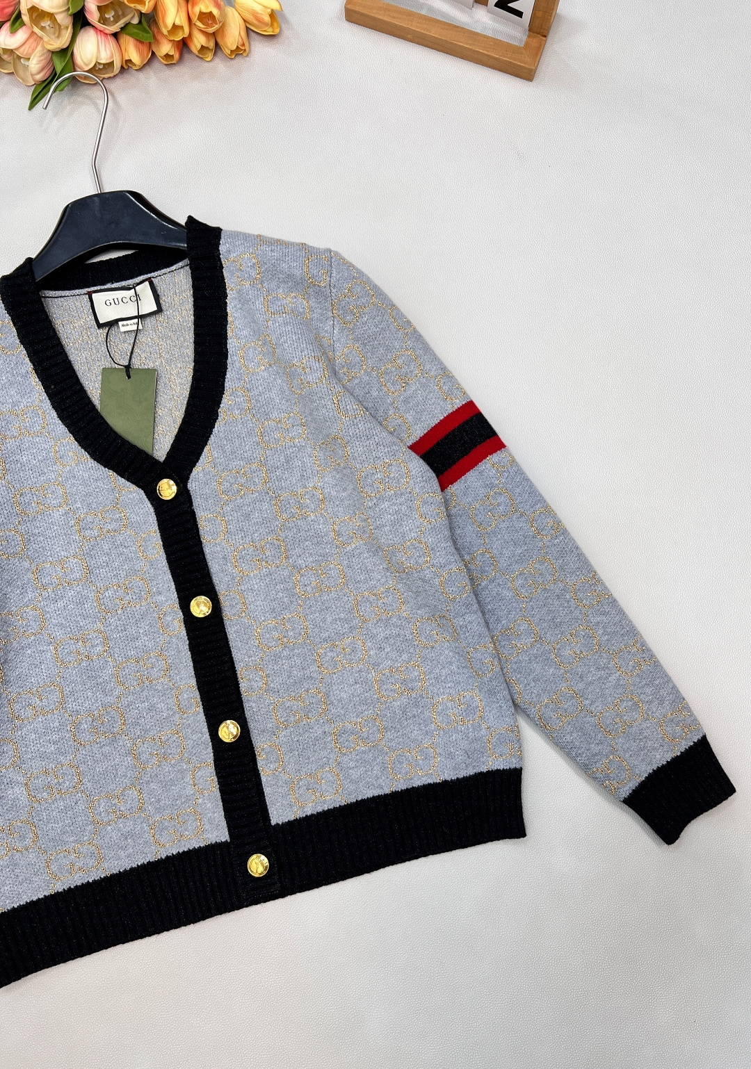 🆕 Gucci 撞色金丝双G V领针织开衫✨德国一体挂机工艺、独家采用进口意大利金丝，柔软亲肤。给你奢侈
