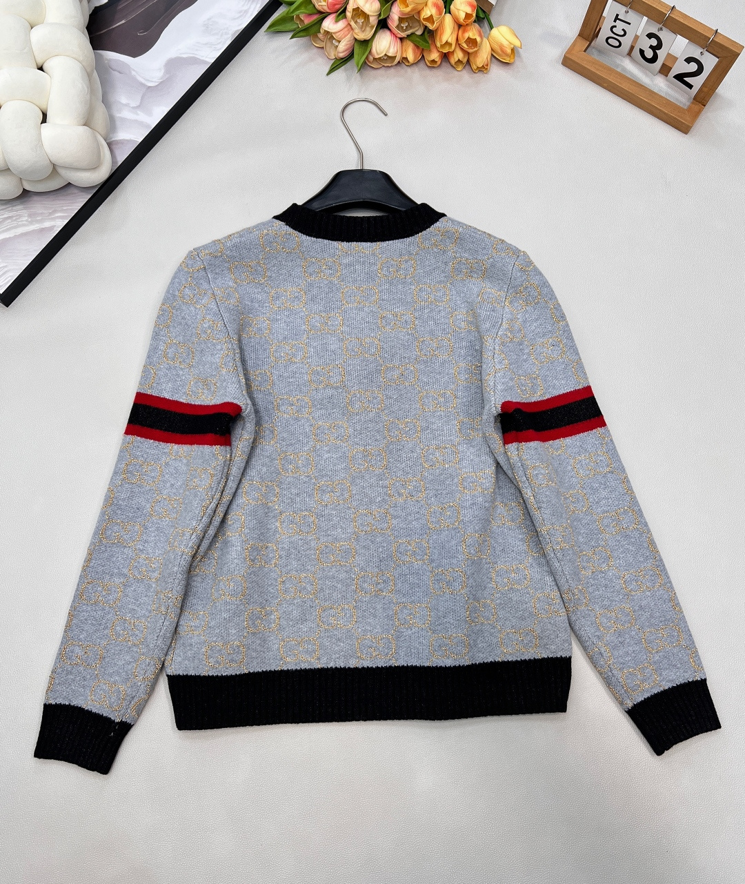 🆕 Gucci 撞色金丝双G V领针织开衫✨德国一体挂机工艺、独家采用进口意大利金丝，柔软亲肤。给你奢侈