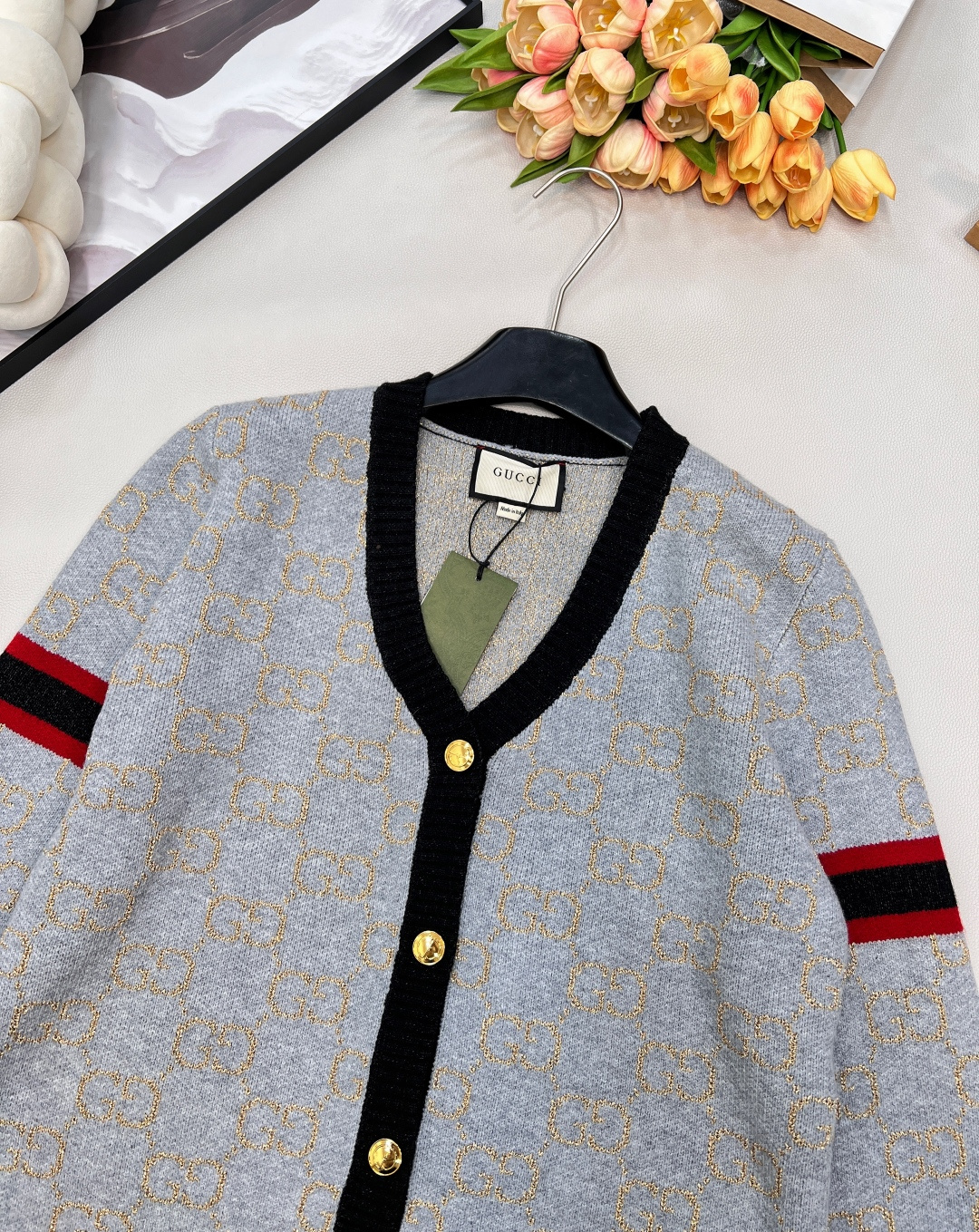 🆕 Gucci 撞色金丝双G V领针织开衫✨德国一体挂机工艺、独家采用进口意大利金丝，柔软亲肤。给你奢侈