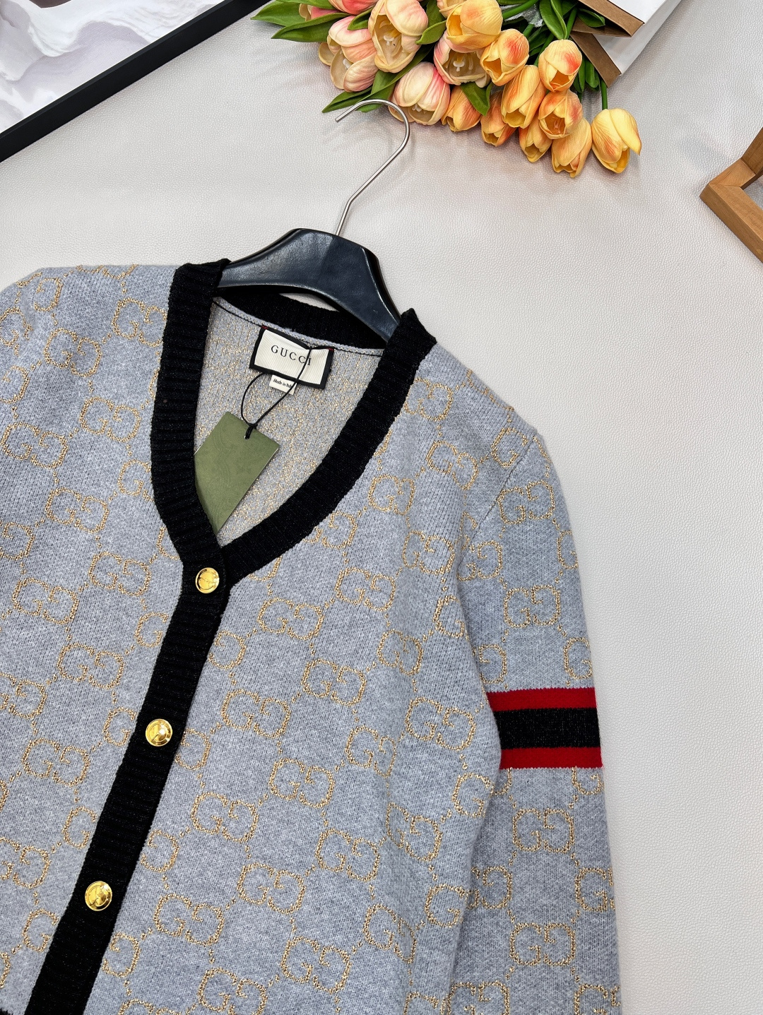 🆕 Gucci 撞色金丝双G V领针织开衫✨德国一体挂机工艺、独家采用进口意大利金丝，柔软亲肤。给你奢侈