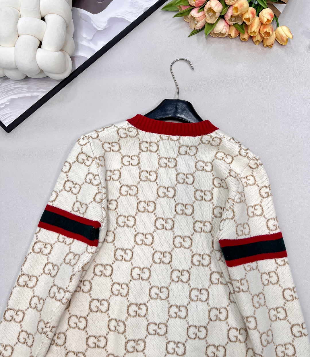 🆕 Gucci 撞色金丝双G V领针织开衫✨德国一体挂机工艺、独家采用进口意大利金丝，柔软亲肤。给你奢侈
