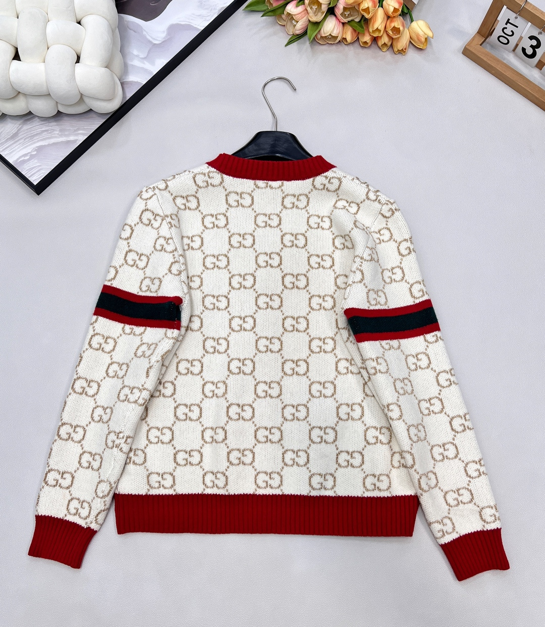 🆕 Gucci 撞色金丝双G V领针织开衫✨德国一体挂机工艺、独家采用进口意大利金丝，柔软亲肤。给你奢侈