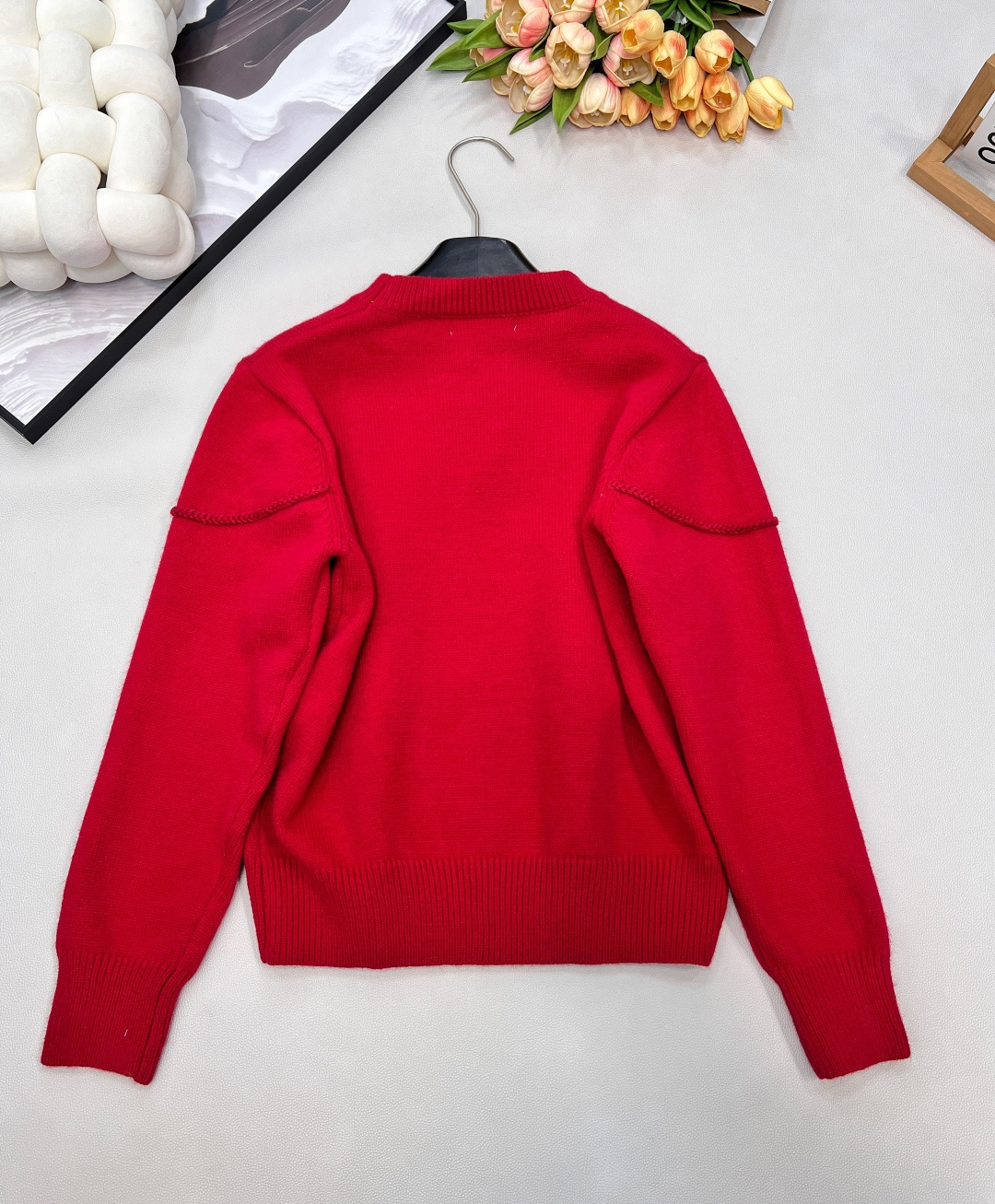 🆕 DIOR 字母刺绣针织衫毛衣柔软透气的羊毛舒适又保暖 个性独特的设计风格 看起来更加年轻化！时髦与保