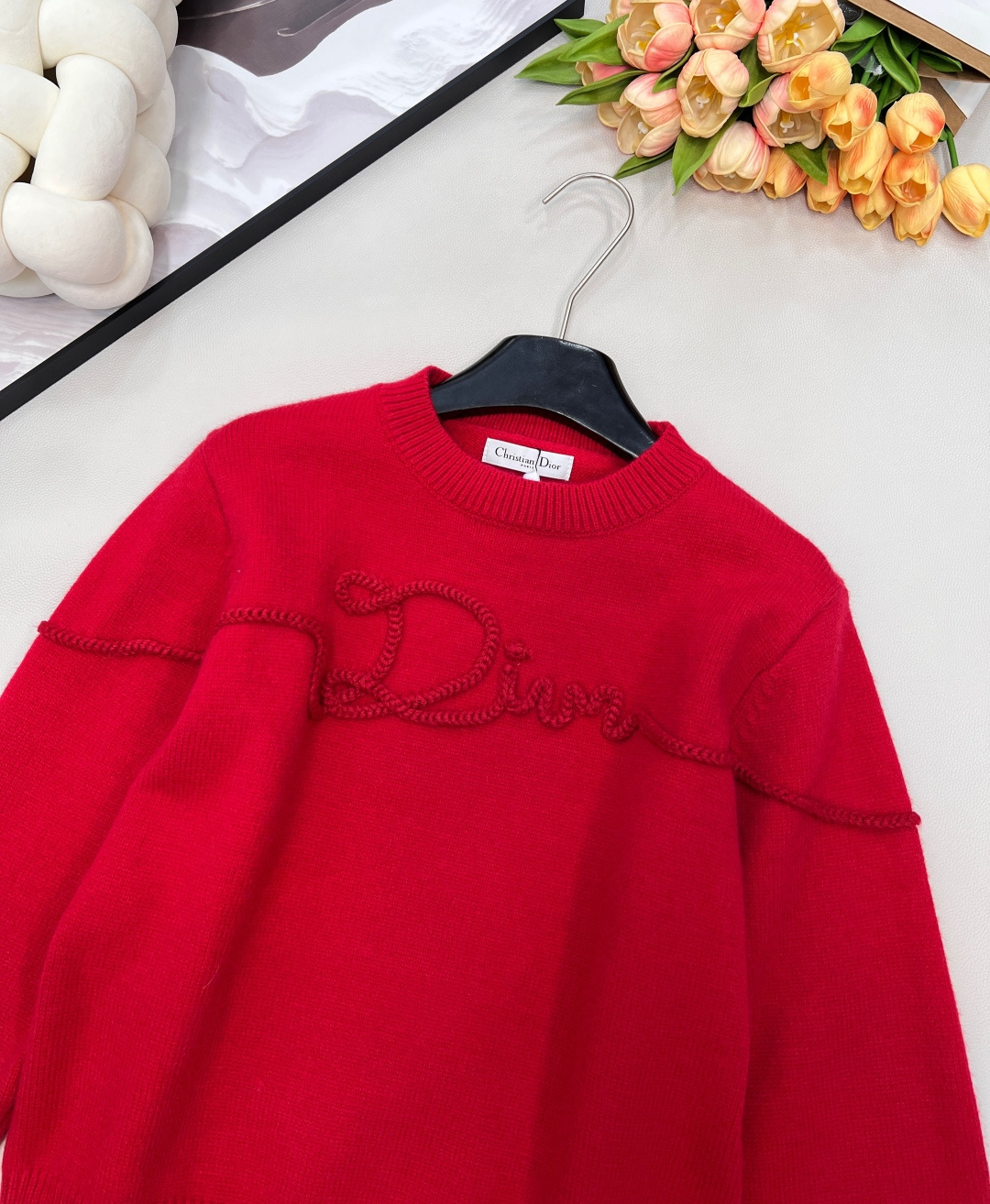 🆕 DIOR 字母刺绣针织衫毛衣柔软透气的羊毛舒适又保暖 个性独特的设计风格 看起来更加年轻化！时髦与保