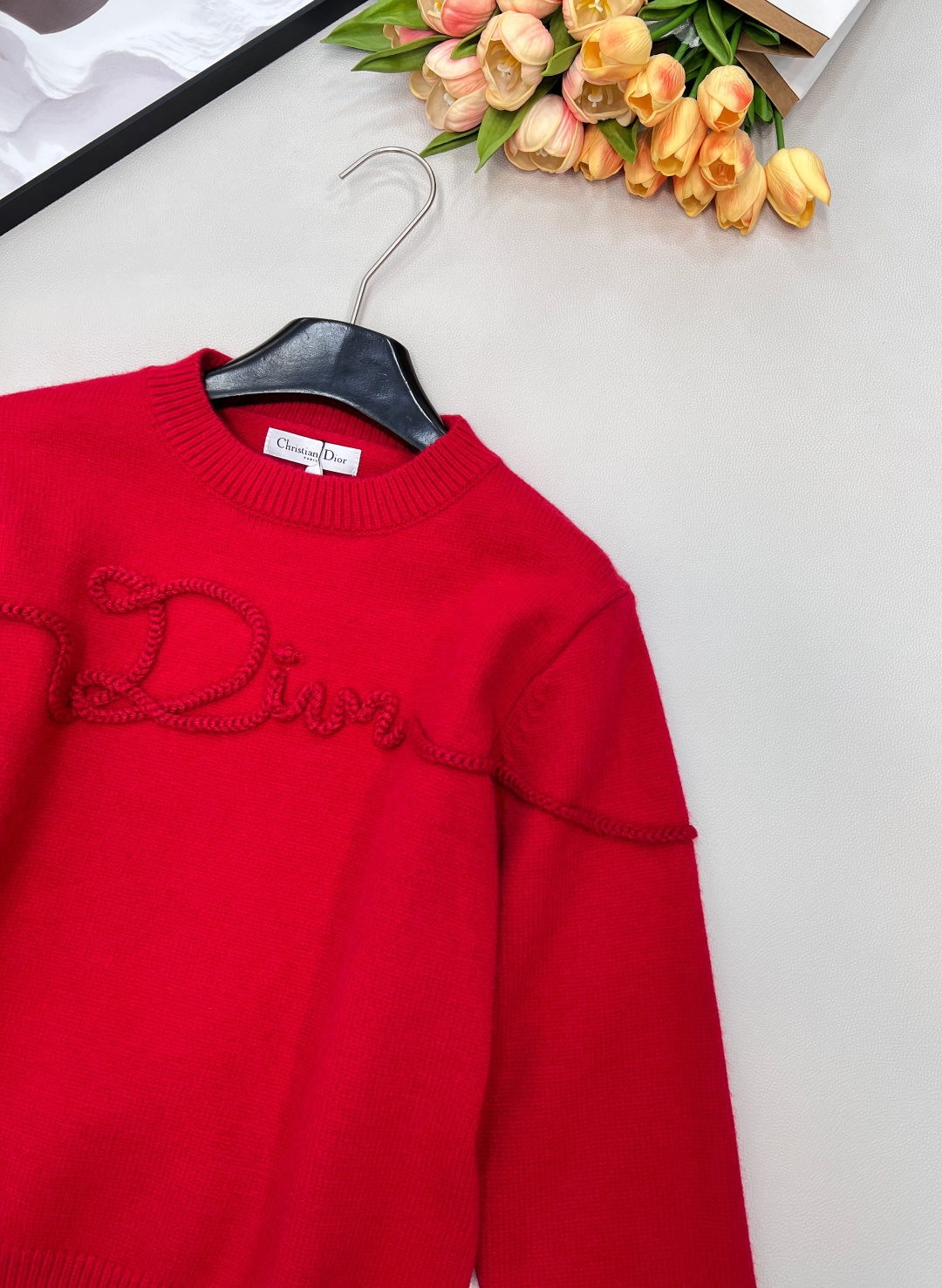 🆕 DIOR 字母刺绣针织衫毛衣柔软透气的羊毛舒适又保暖 个性独特的设计风格 看起来更加年轻化！时髦与保