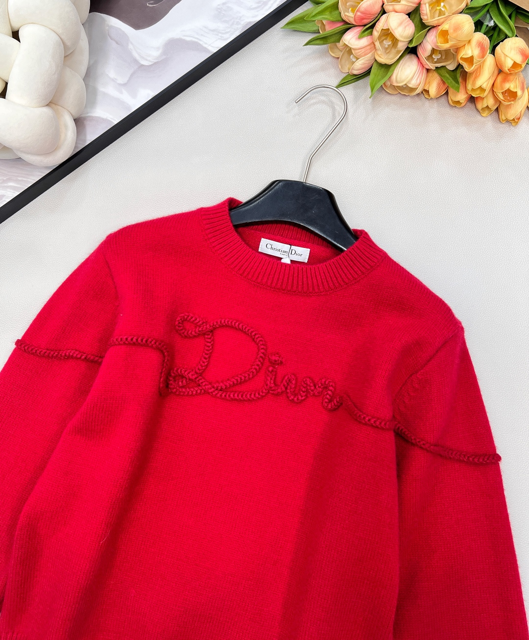 🆕 DIOR 字母刺绣针织衫毛衣柔软透气的羊毛舒适又保暖 个性独特的设计风格 看起来更加年轻化！时髦与保