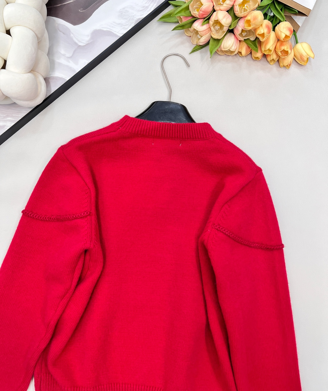 🆕 DIOR 字母刺绣针织衫毛衣柔软透气的羊毛舒适又保暖 个性独特的设计风格 看起来更加年轻化！时髦与保