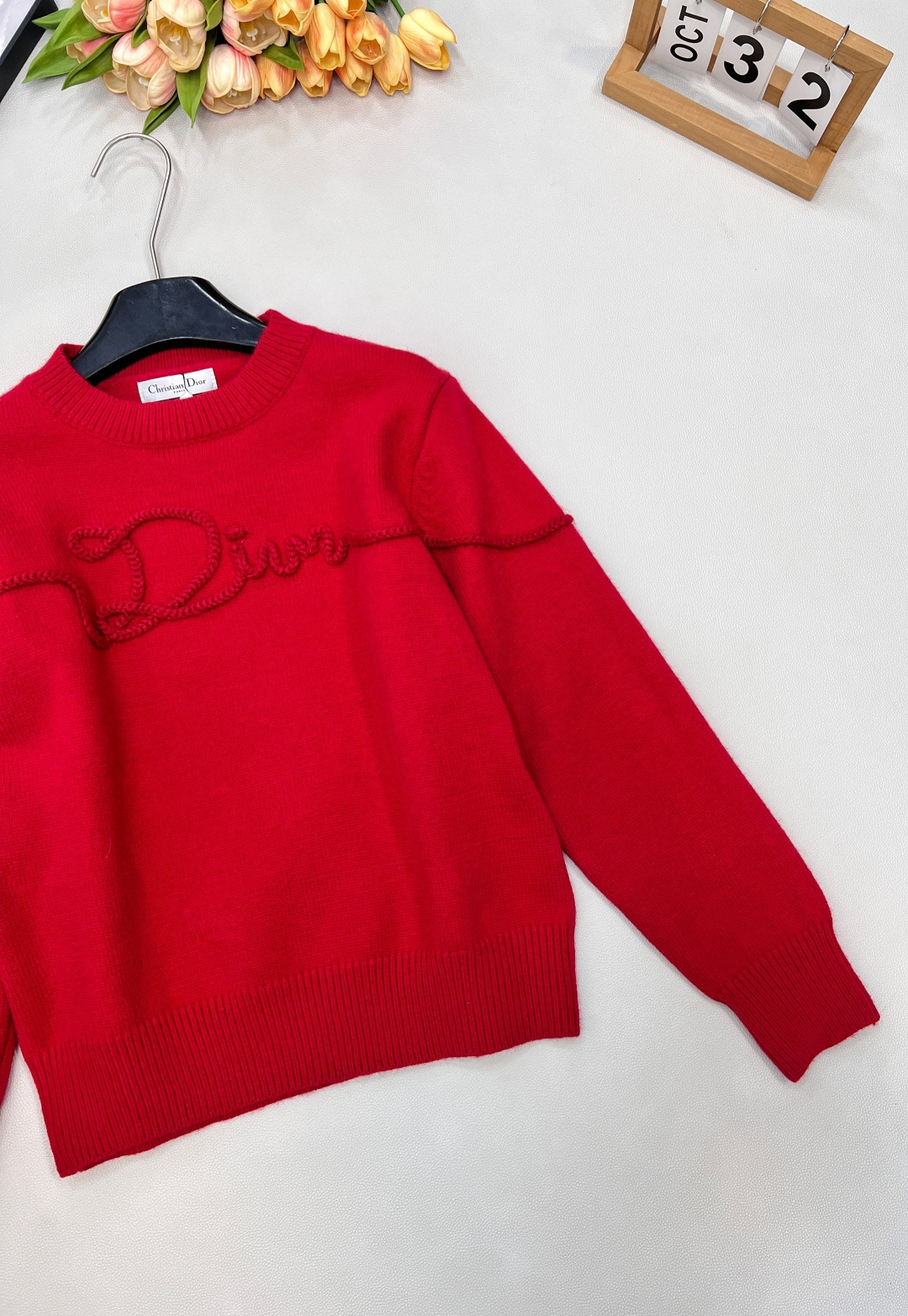 🆕 DIOR 字母刺绣针织衫毛衣柔软透气的羊毛舒适又保暖 个性独特的设计风格 看起来更加年轻化！时髦与保