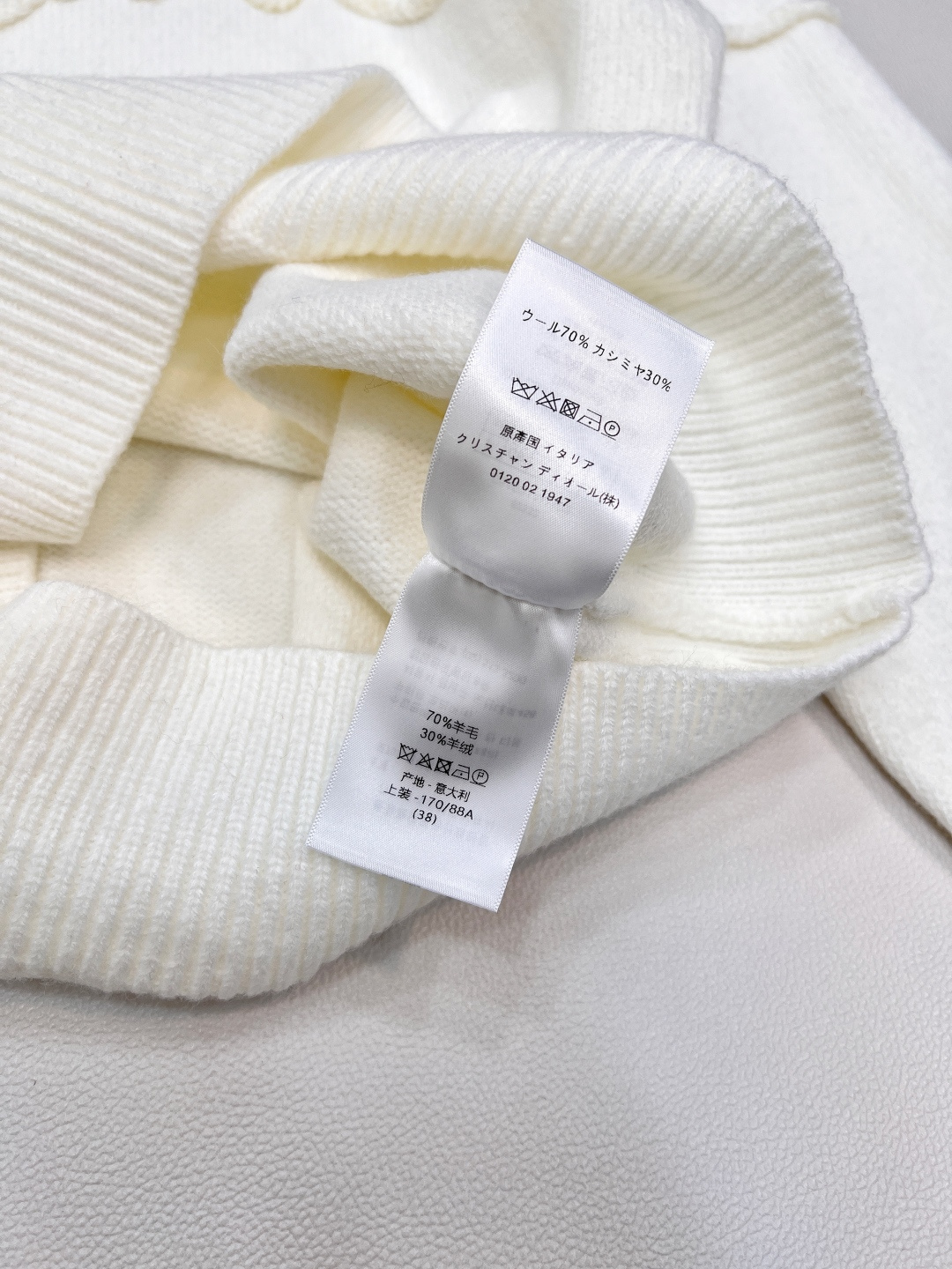 🆕 DIOR 字母刺绣针织衫毛衣柔软透气的羊毛舒适又保暖 个性独特的设计风格 看起来更加年轻化！时髦与保