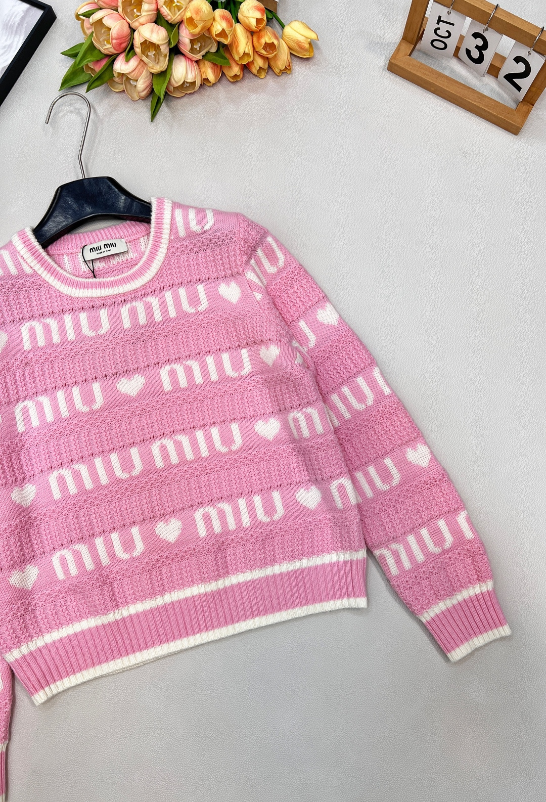 🆕MiuMiu 💗爱心字母长袖针织衫，一眼就相中了 真是太甜 太少女心了！整件采用了羊毛混纺🦙面料！手感