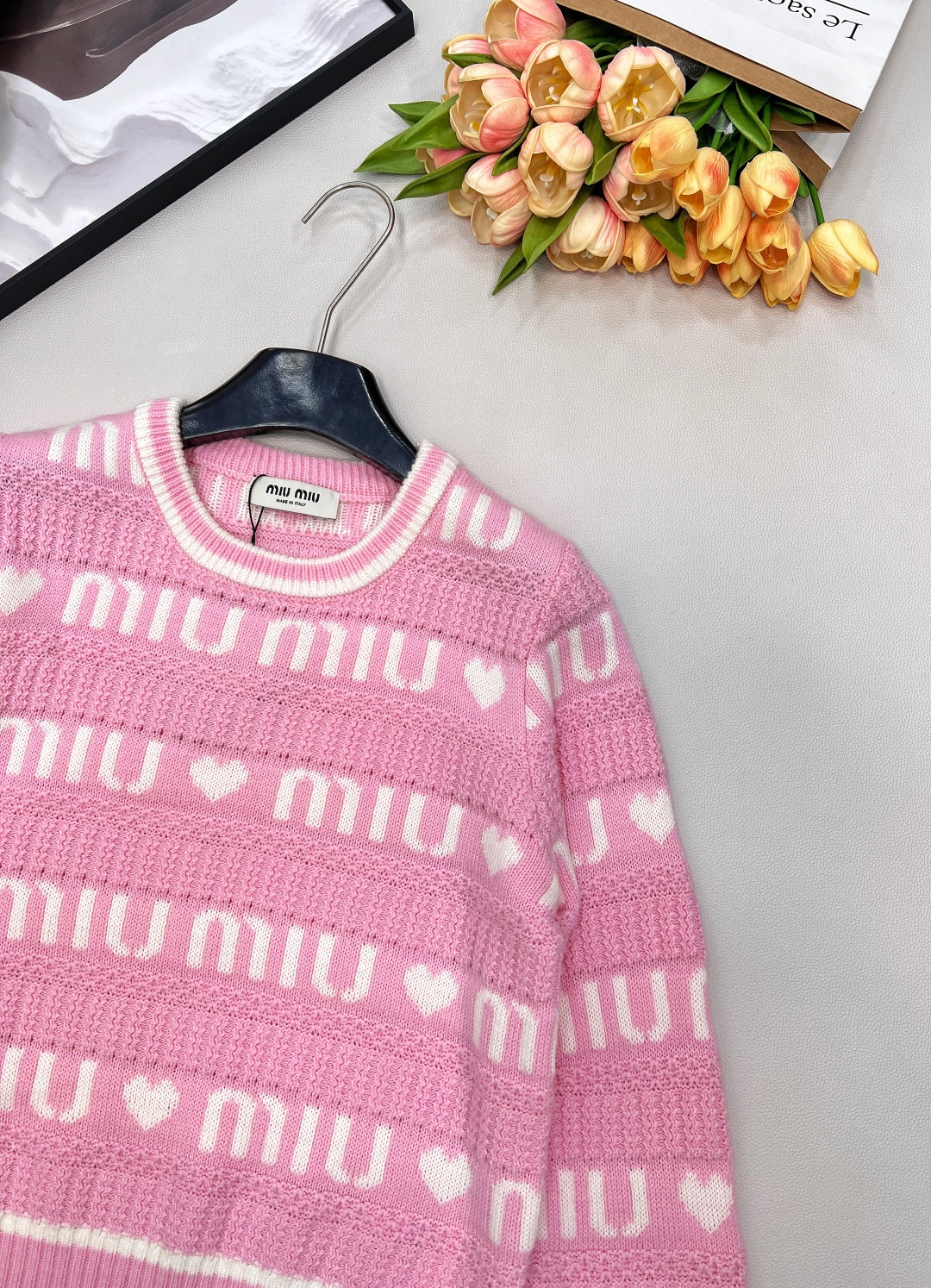 🆕MiuMiu 💗爱心字母长袖针织衫，一眼就相中了 真是太甜 太少女心了！整件采用了羊毛混纺🦙面料！手感