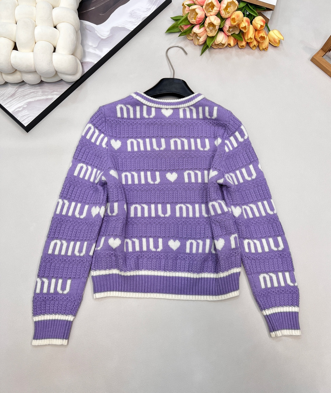 🆕MiuMiu 💗爱心字母长袖针织衫，一眼就相中了 真是太甜 太少女心了！整件采用了羊毛混纺🦙面料！手感