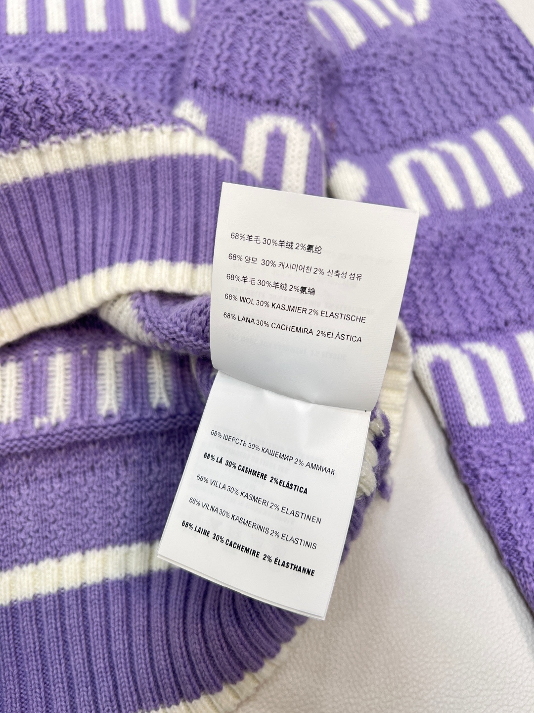 🆕MiuMiu 💗爱心字母长袖针织衫，一眼就相中了 真是太甜 太少女心了！整件采用了羊毛混纺🦙面料！手感