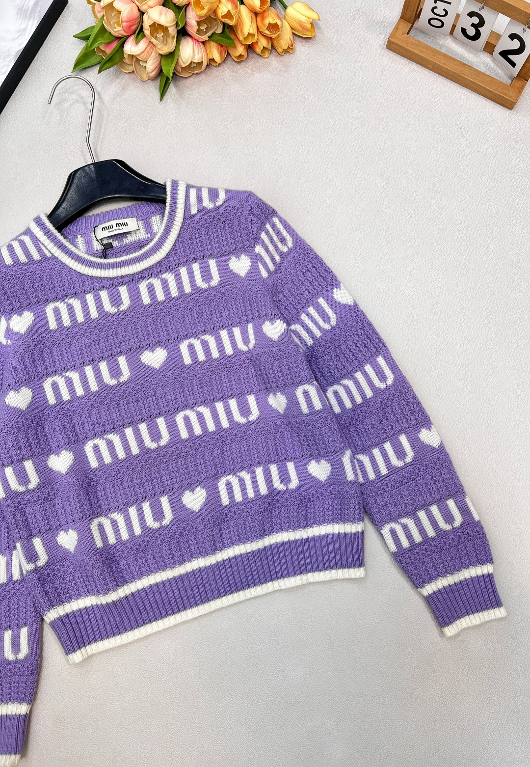 🆕MiuMiu 💗爱心字母长袖针织衫，一眼就相中了 真是太甜 太少女心了！整件采用了羊毛混纺🦙面料！手感