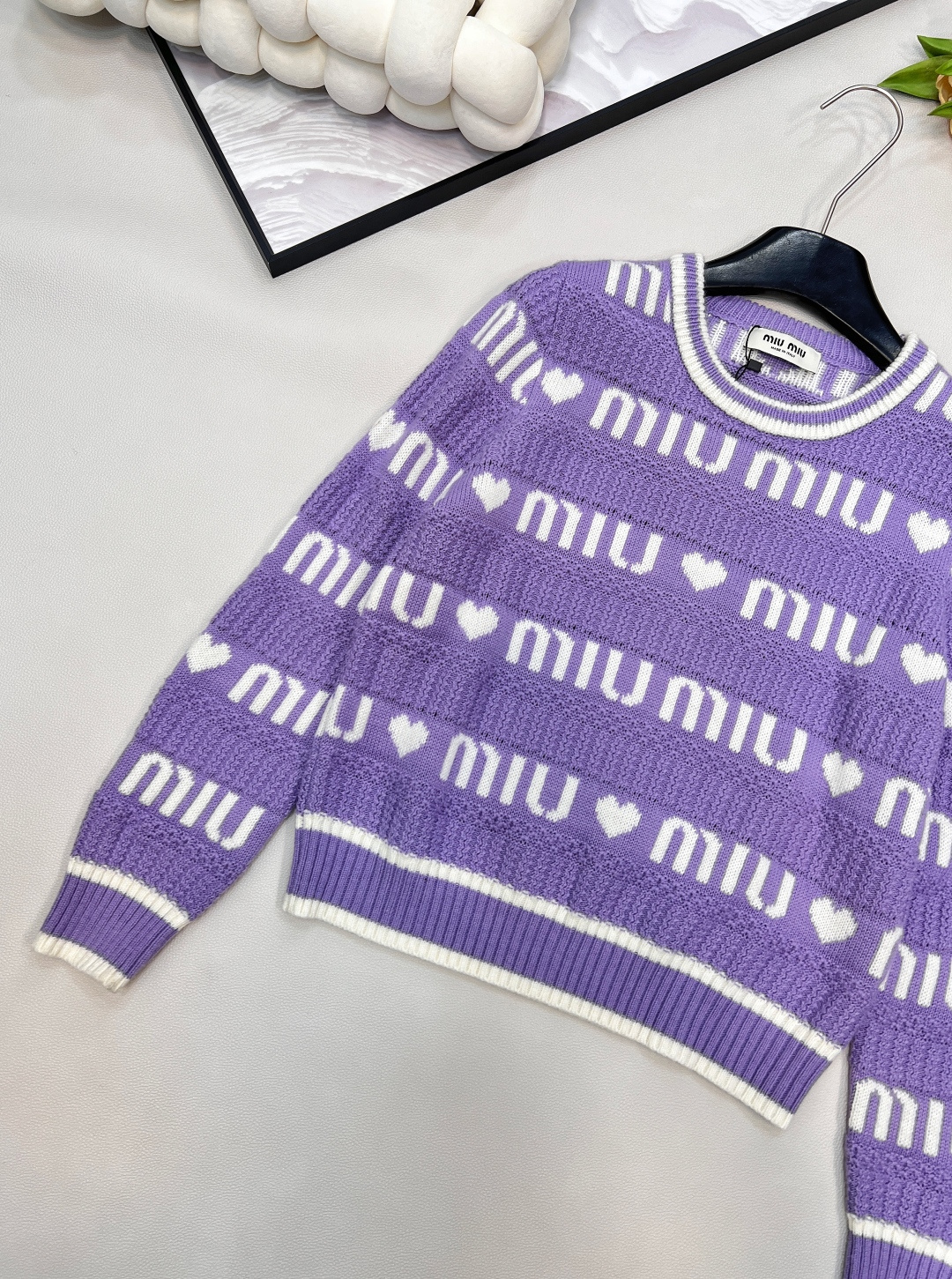🆕MiuMiu 💗爱心字母长袖针织衫，一眼就相中了 真是太甜 太少女心了！整件采用了羊毛混纺🦙面料！手感