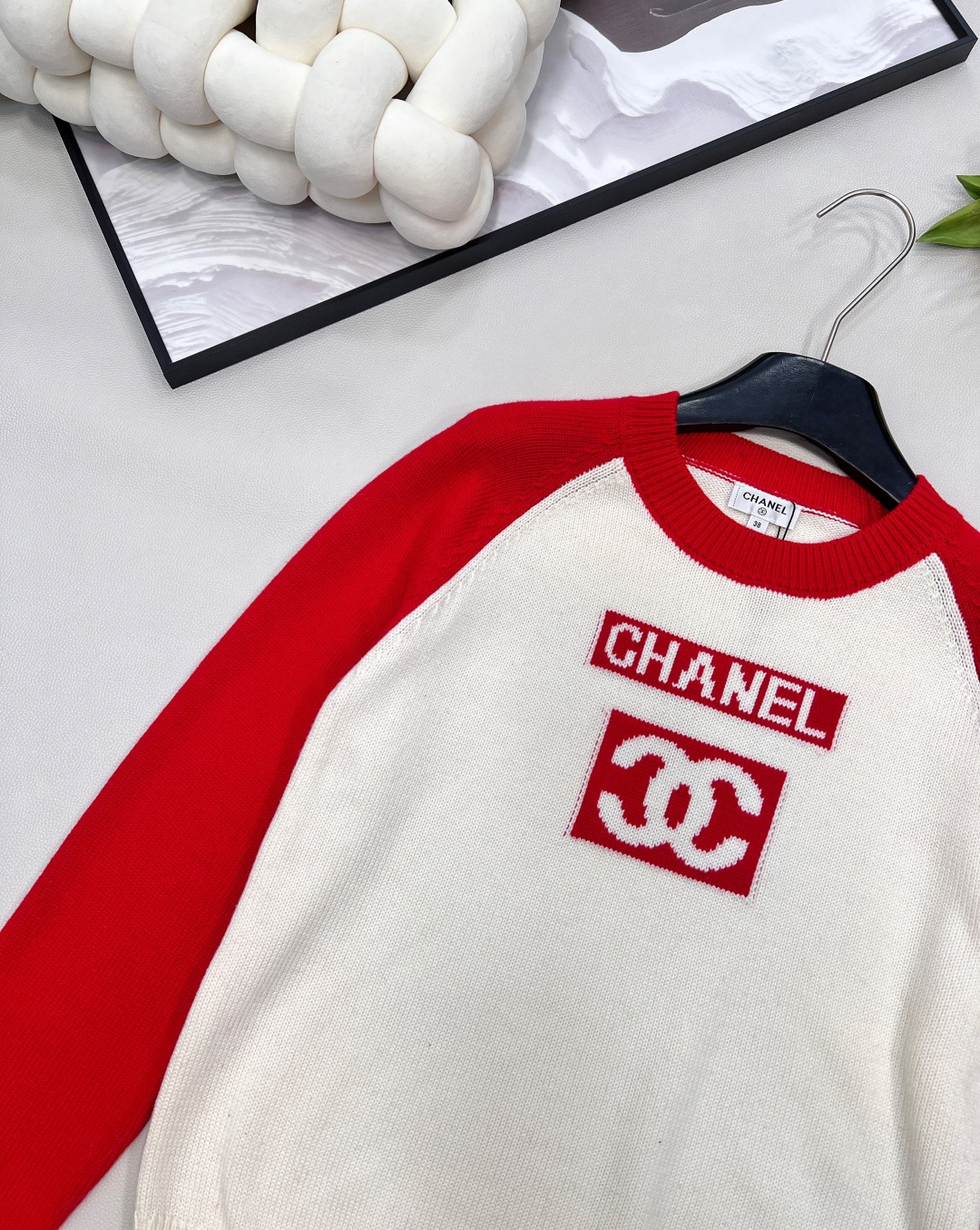 🆕 CHANEL 拼色立体提花logo羊毛针织衫正中间立体logo提花 休闲百搭气质小香风针织上衣！与颜