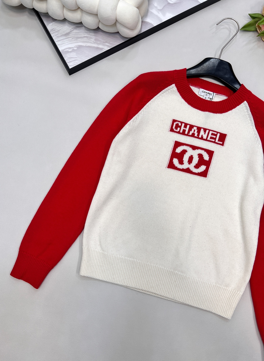 🆕 CHANEL 拼色立体提花logo羊毛针织衫正中间立体logo提花 休闲百搭气质小香风针织上衣！与颜