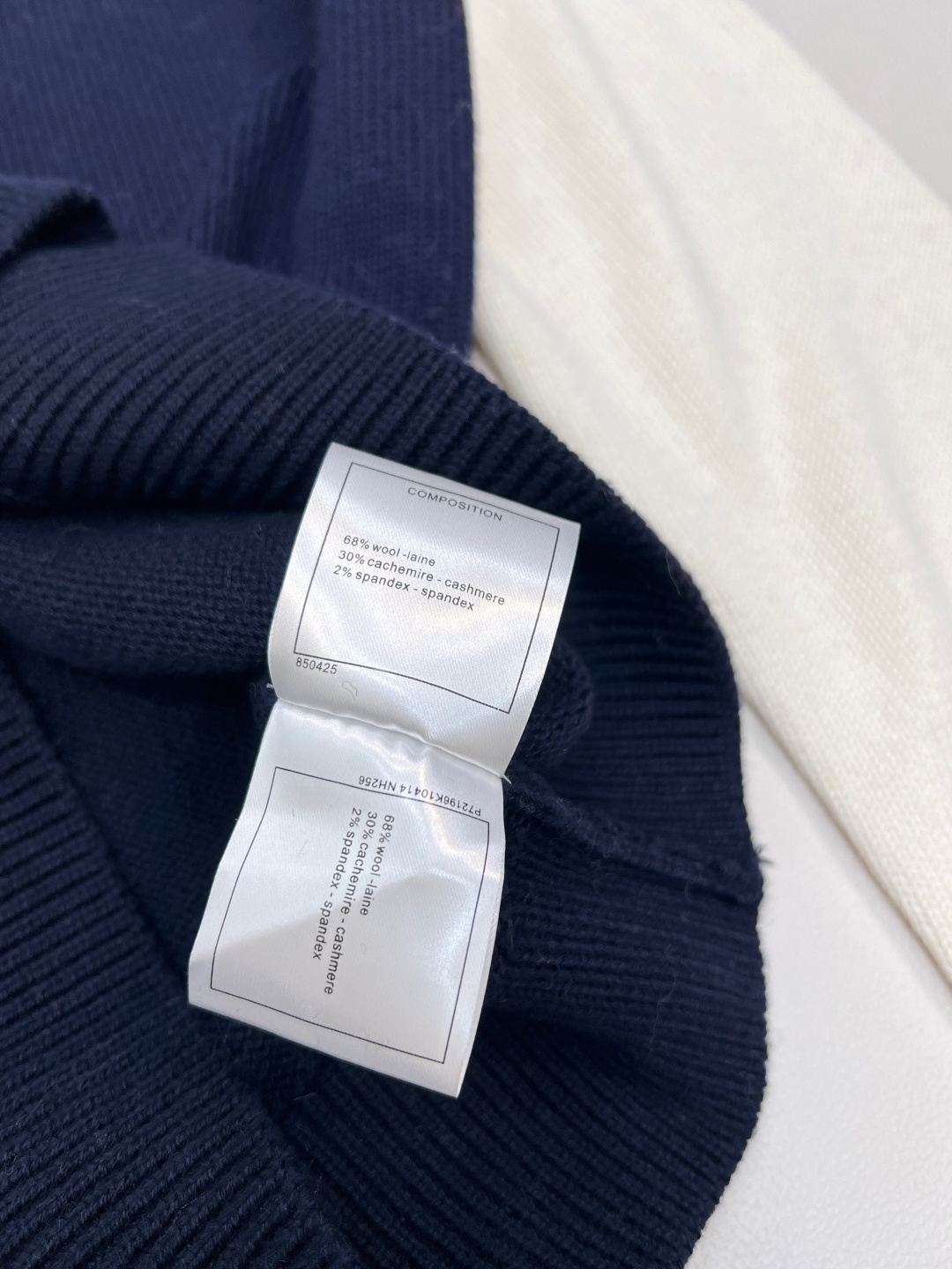 🆕 CHANEL 拼色立体提花logo羊毛针织衫正中间立体logo提花 休闲百搭气质小香风针织上衣！与颜